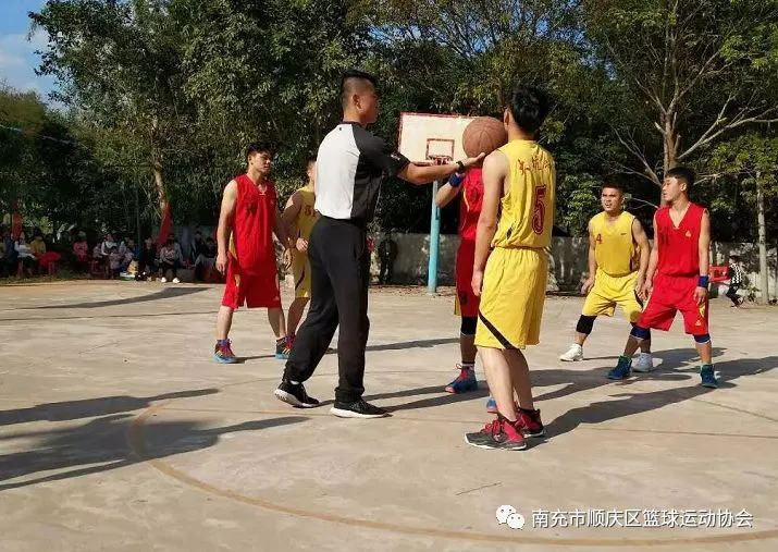 刻苦训练篮球时如何避免受伤的建议_0
